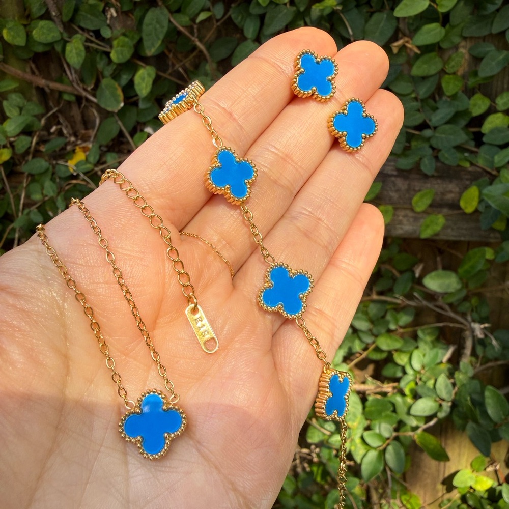 Blue Clover Bracelet: Gold Plated Stainless Steel - Picture 4 of 4